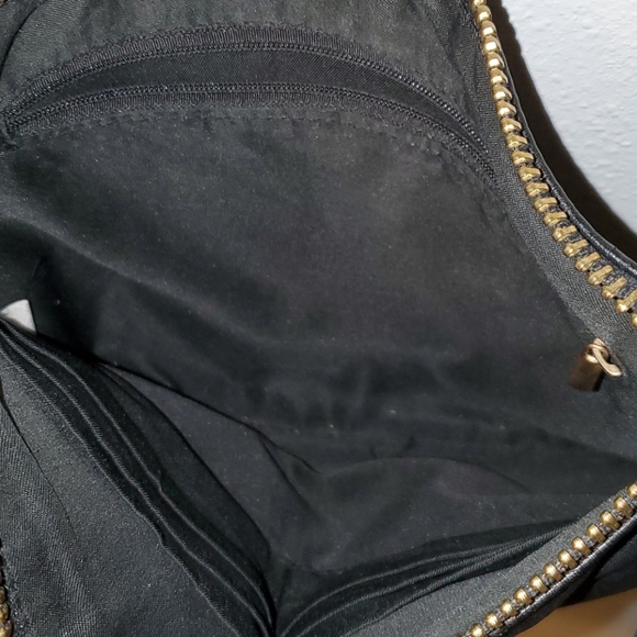 Classic Crossbody - Picture 5 of 7